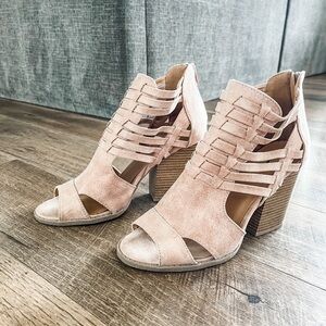 Lizard Thicket light pink heel